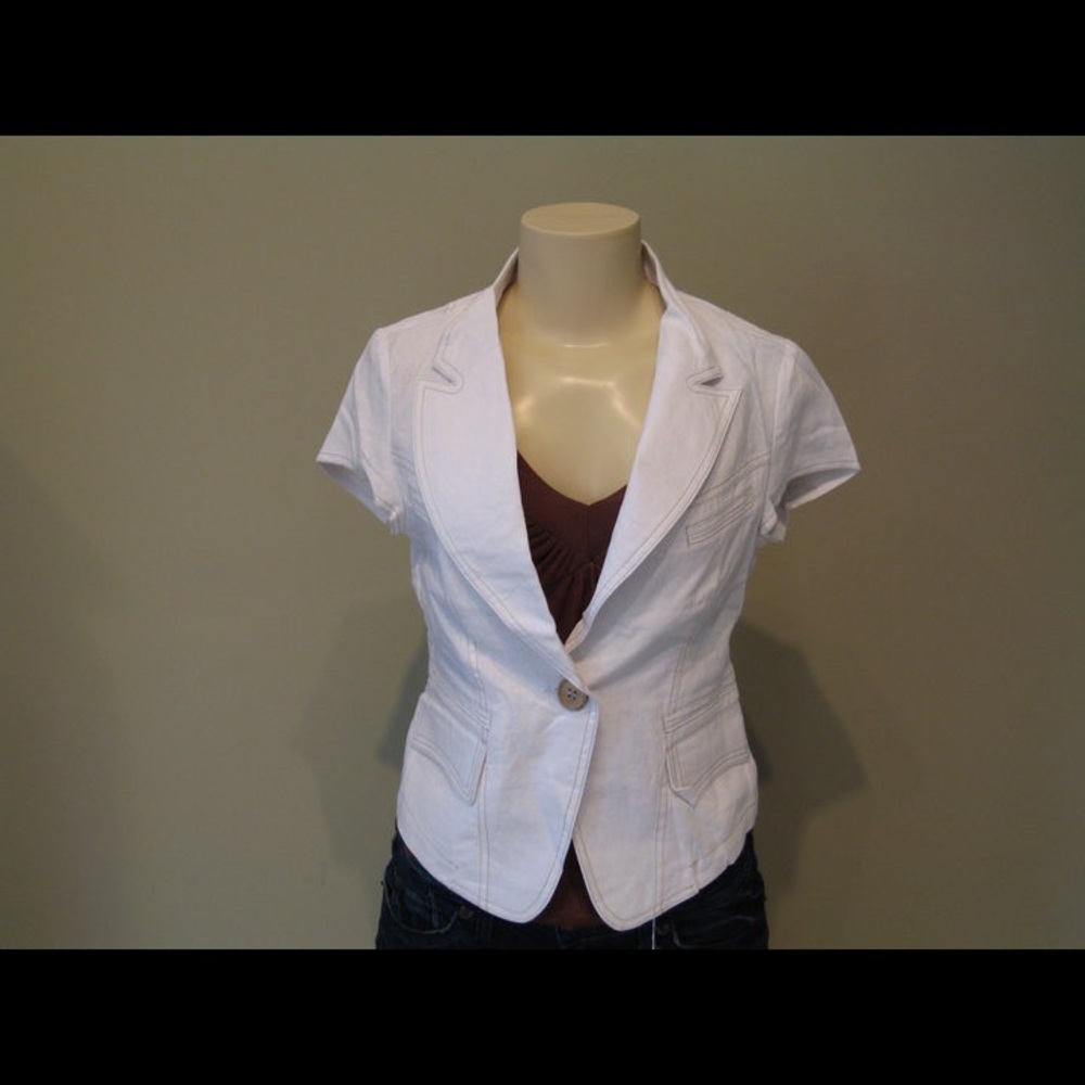 White linen shirt sleeve blazer